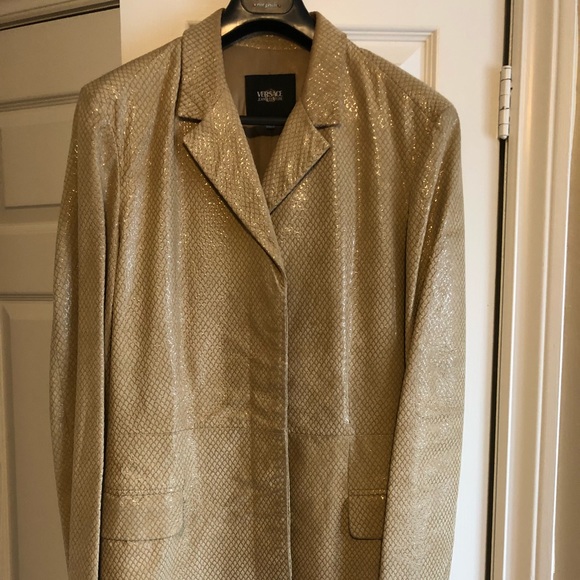 Versace - Picture 1 of 8